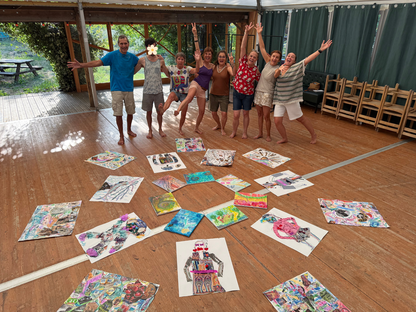 Groupe d'ateliers créatifs en extérieur
